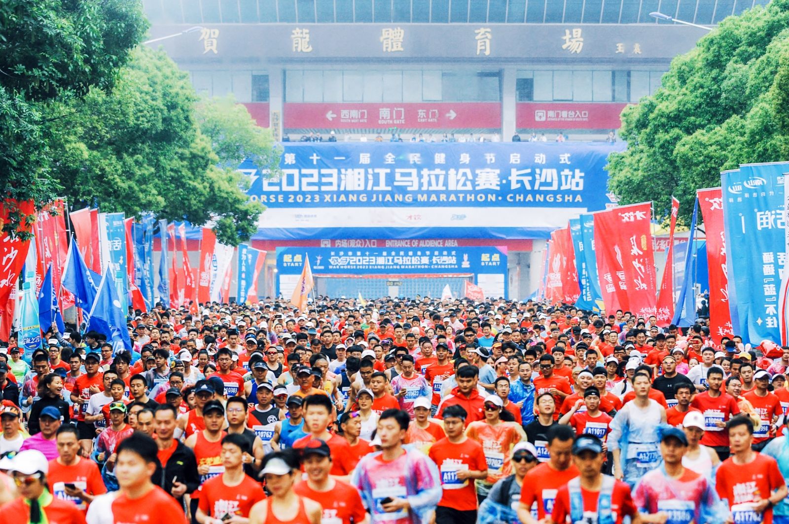 敢為人先·與湘江奔跑！戰(zhàn)馬2023湘江馬拉松賽長(zhǎng)沙站圓滿(mǎn)落幕